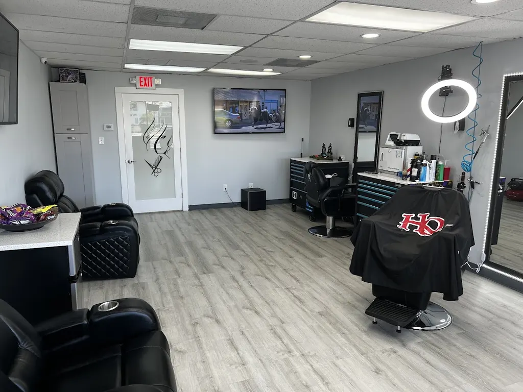 Head Quarter Barber Shop & Salon — Barber shop in Deerfield Beach